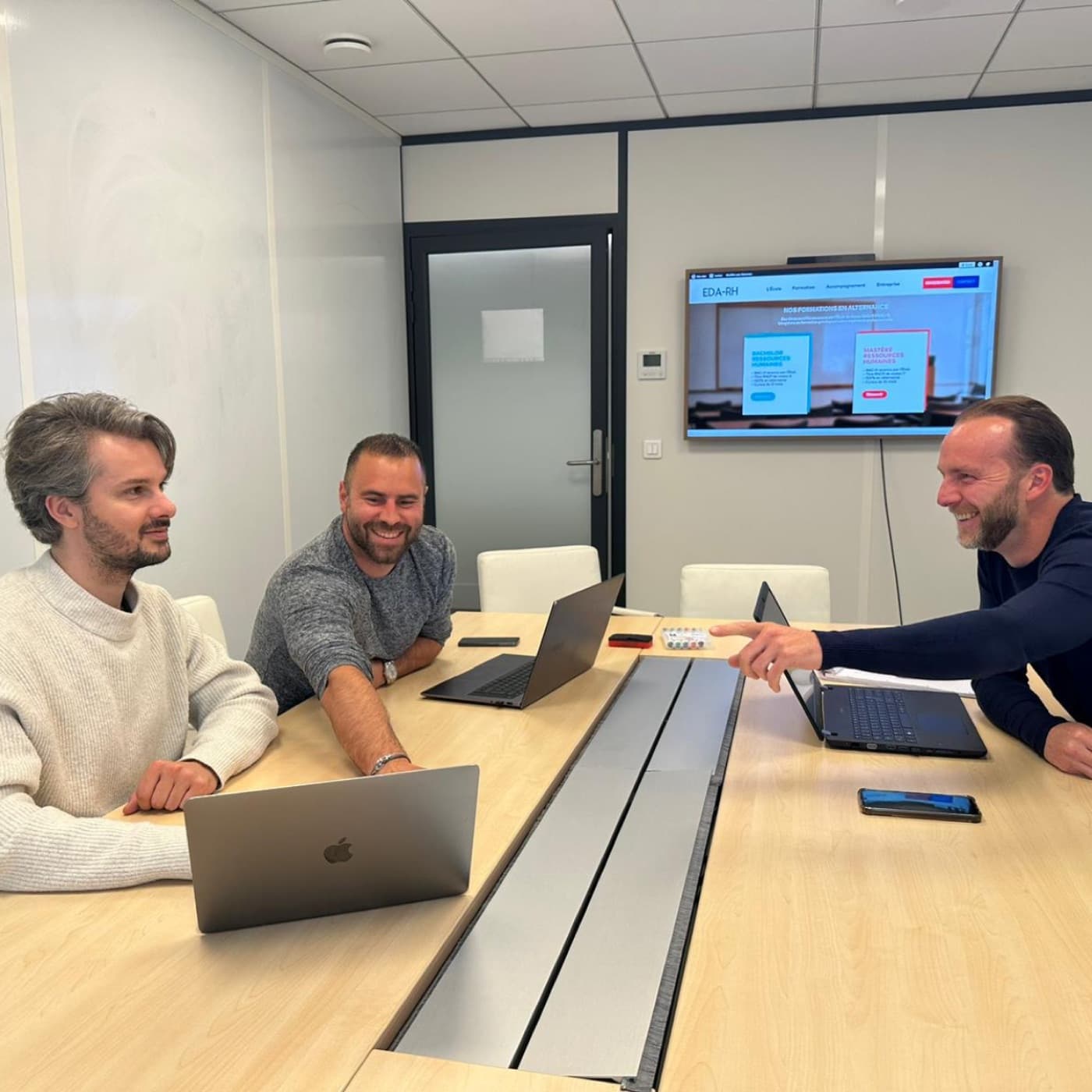 Cédric Alonso, Geoffroy Moulin and William Berdugo in an EDA-RH meeting